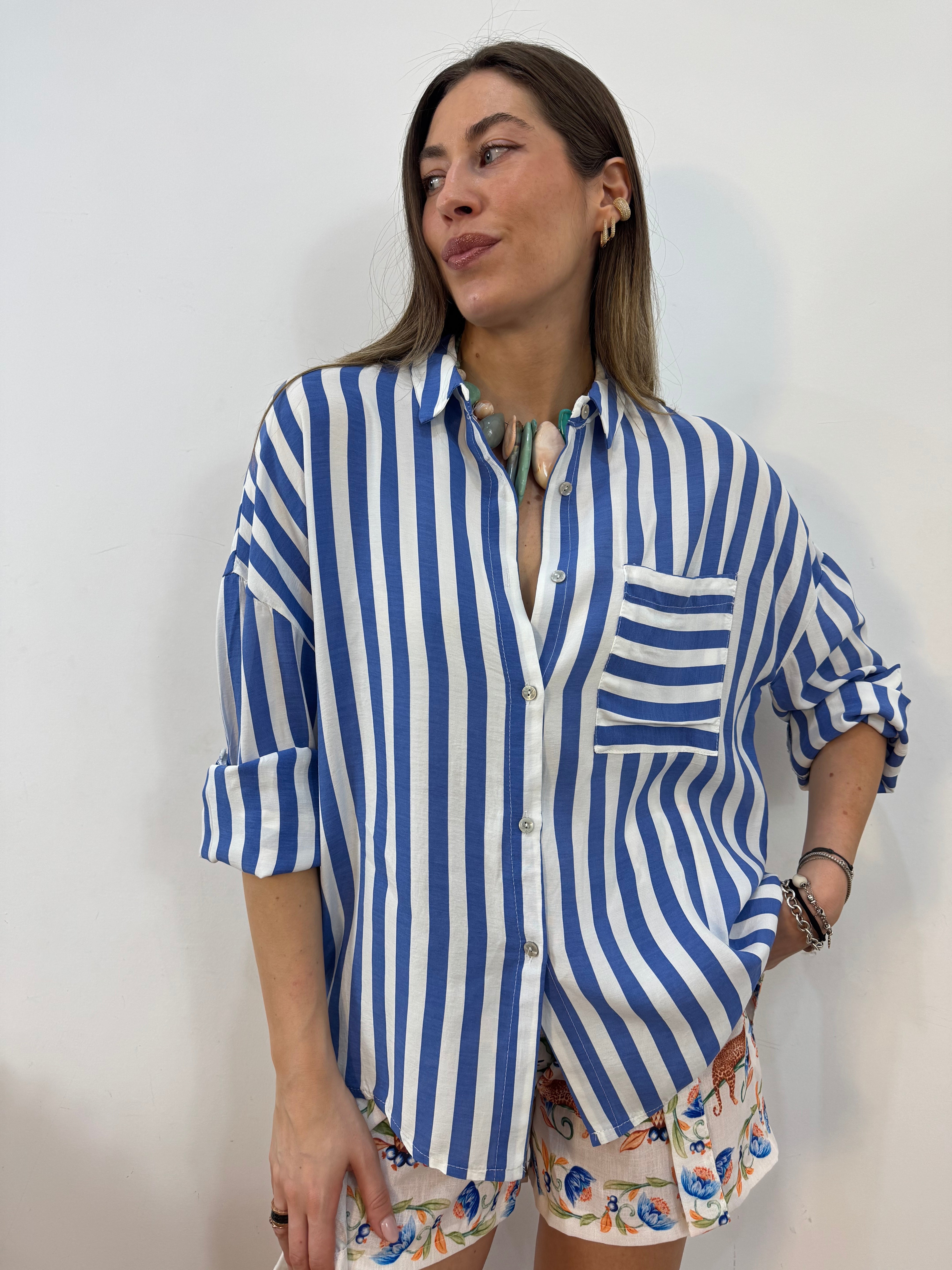 Camicia a righe azzurre