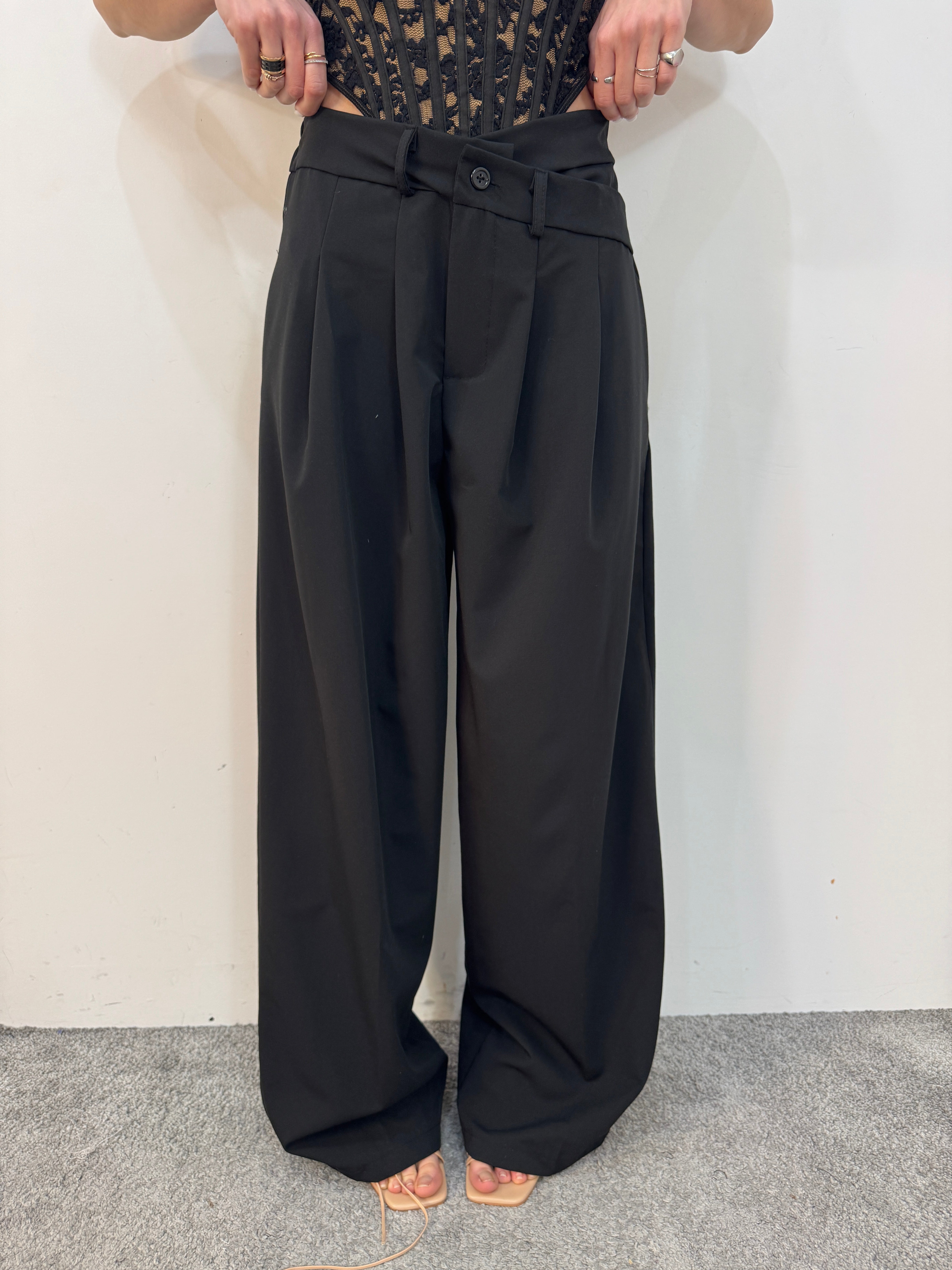 Pantalone irregular