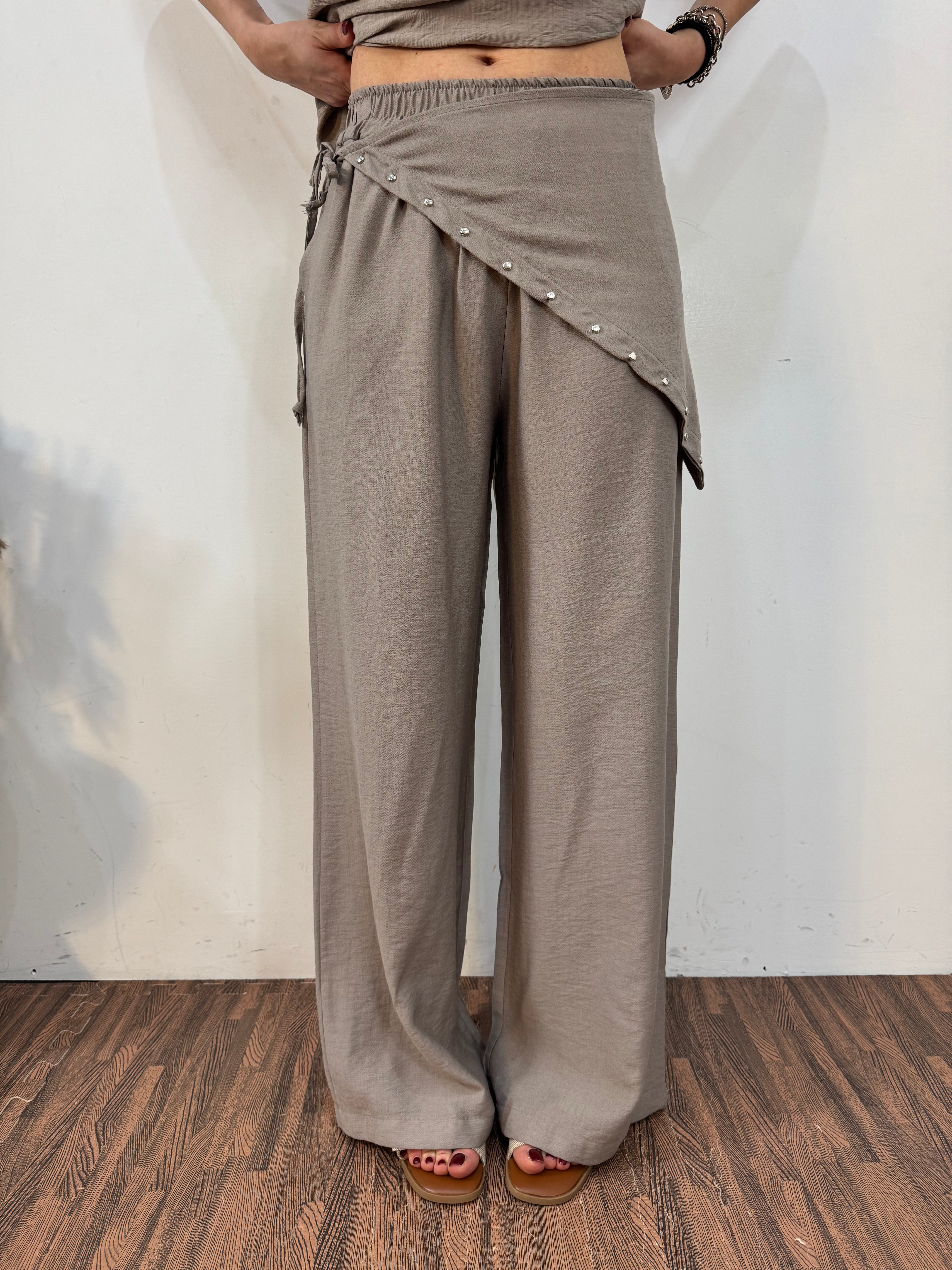 Pantalone borchie