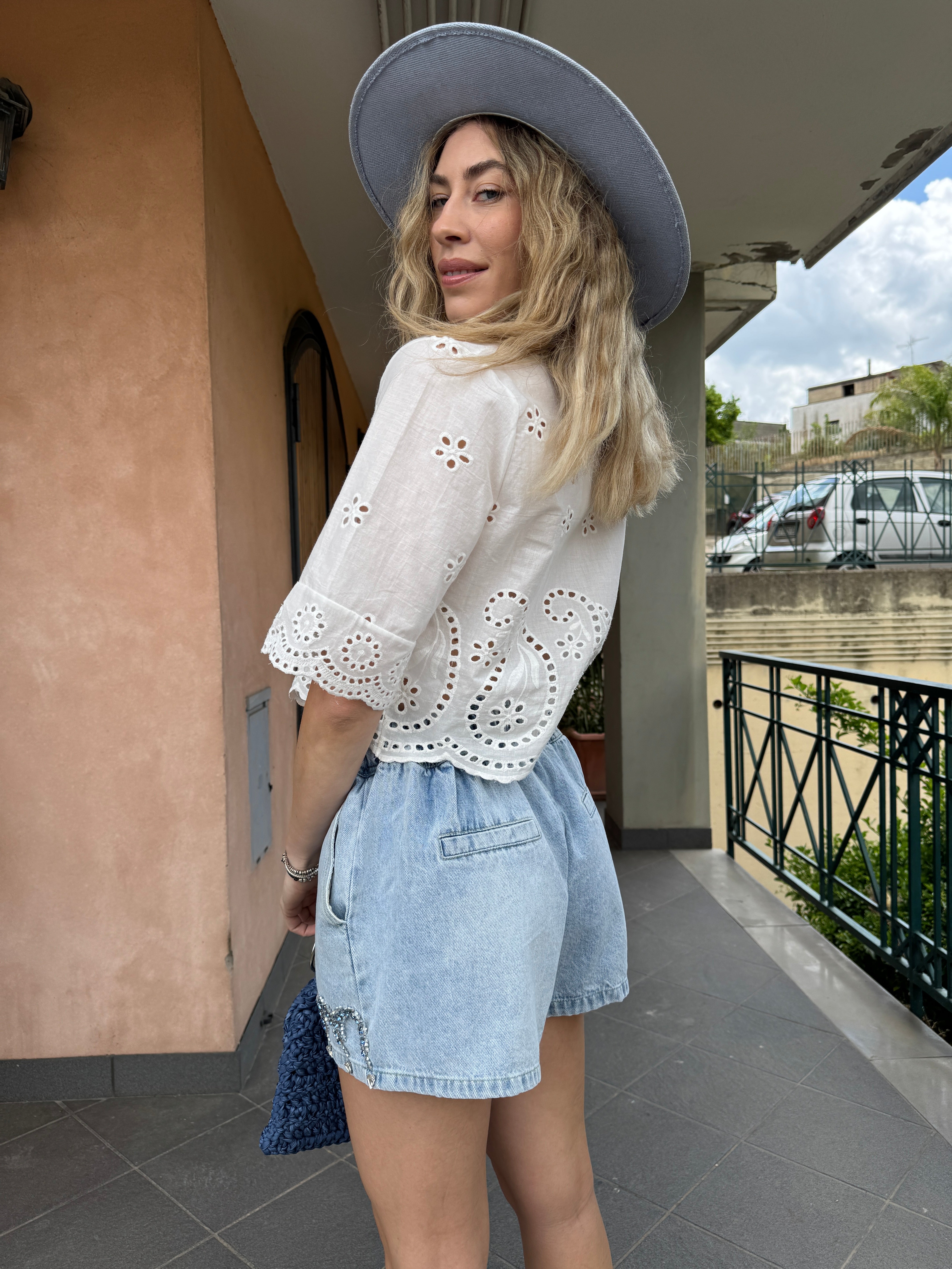 Camicia crop pizzo
