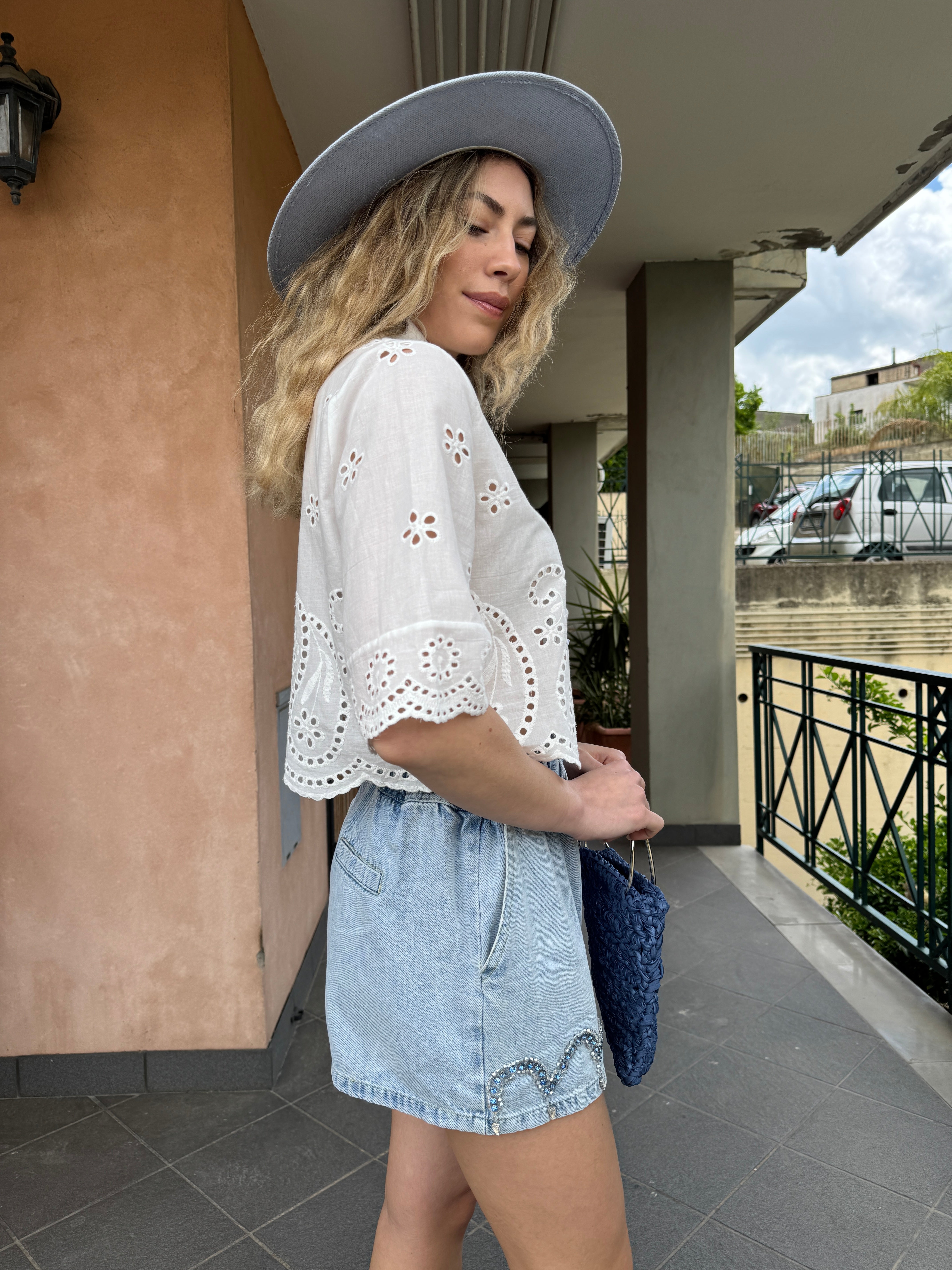 Camicia crop pizzo