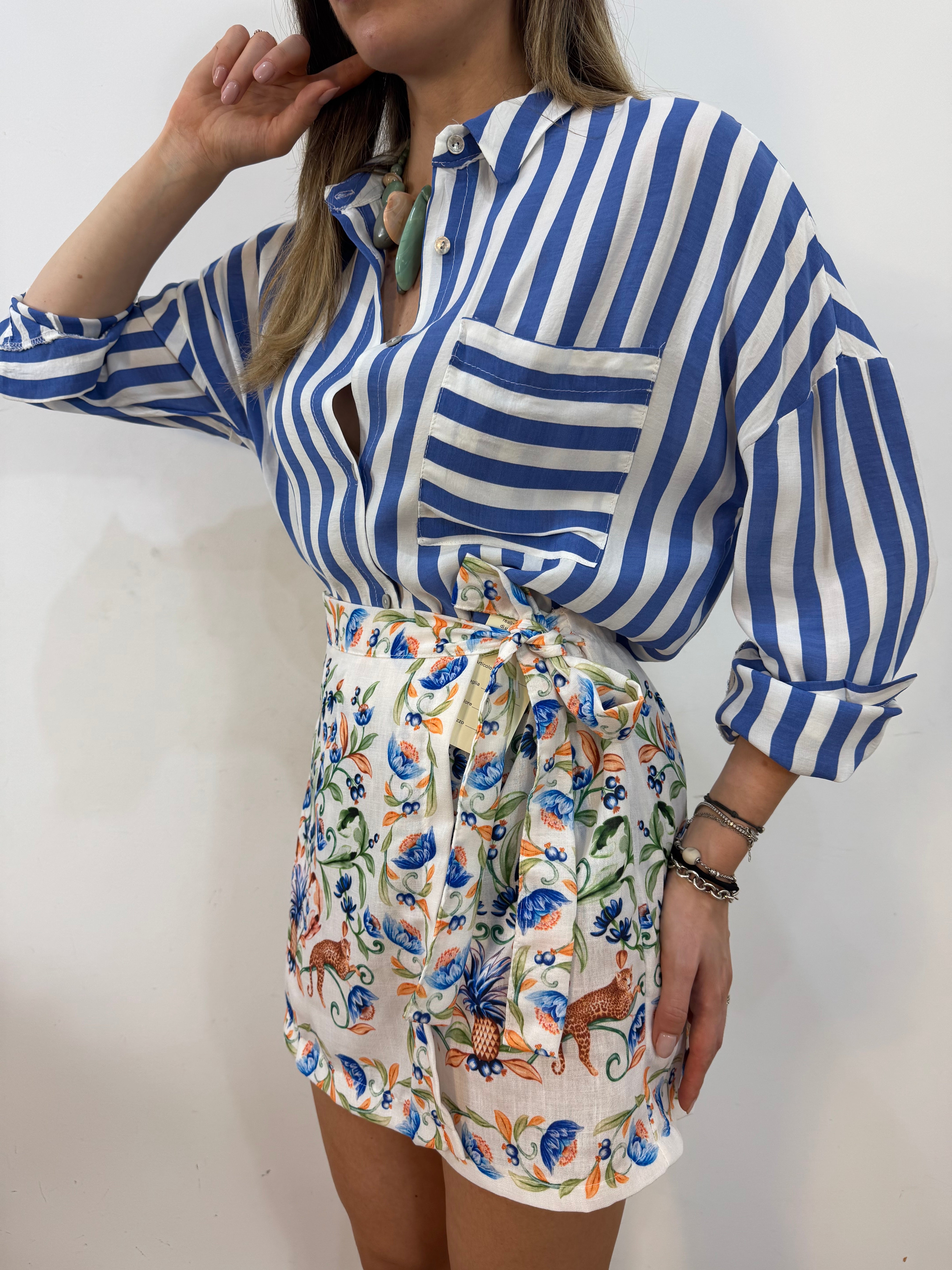 Camicia a righe azzurre