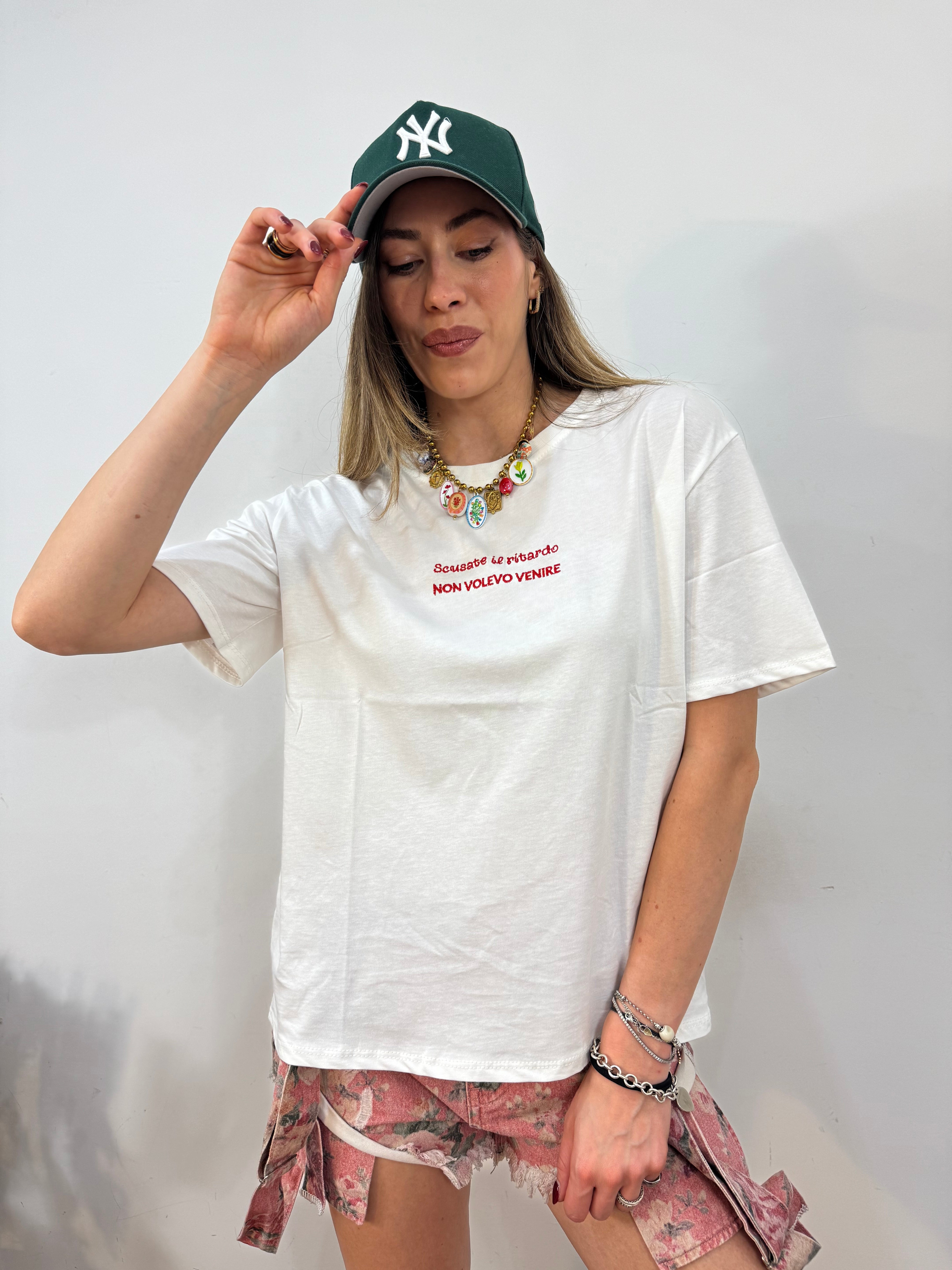T shirt “scusate il ritardo”